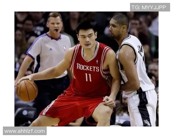 2004年姚明带领火箭挑战湖人季后赛的精彩瞬间与历史意义解析