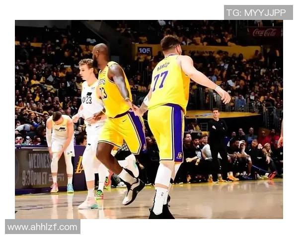 11年黄蜂与湖人经典对决回顾球场上的传奇瞬间与精彩时刻