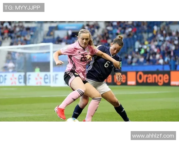 英格兰女足与法国女足激战正酣谁将赢得这场精彩对决 英格兰女足与法国女足激战正酣谁将赢得这场精彩对决