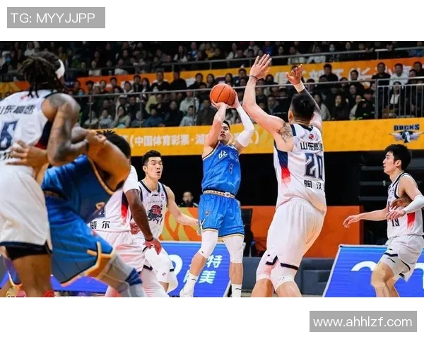 CBA精彩对决辽宁队迎战青岛锦集队全力争胜展现篮球魅力