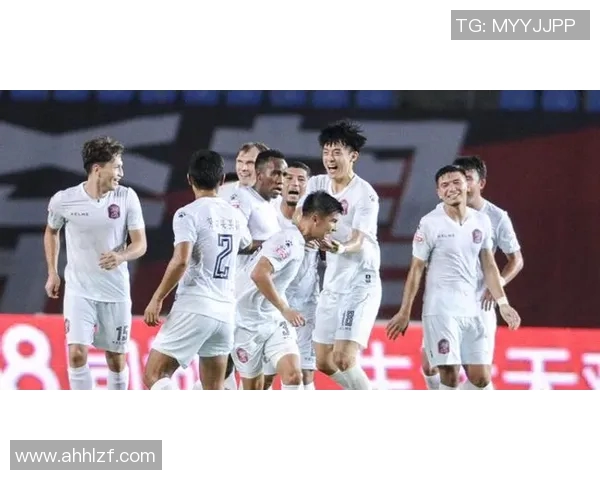 天山雪豹迎战广州恒大力争胜利展现球队实力与斗志