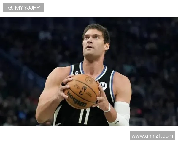 布鲁克洛佩斯：从内线巨兽到三分射手的华丽转身与篮球传奇之路