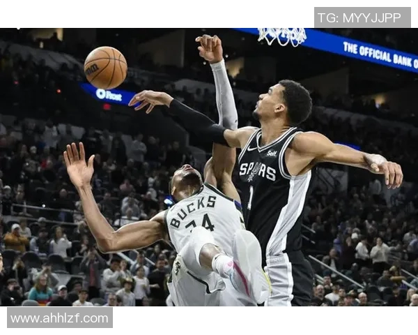 文班亚马首场比赛表现抢眼五次盖帽和隔扣字母哥引发热烈讨论